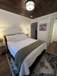 Keep it simple at this peaceful and centrally-located private haven.