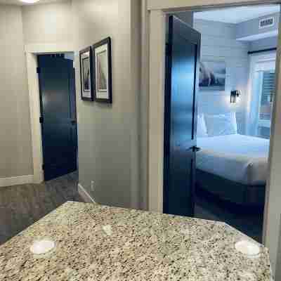 Family friendly 2BR/2BA condo - Sleeps 6 - Views & location!! Rooms