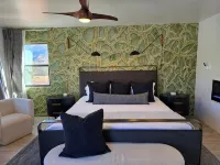 NEW Sedona Uptown Dream 4BR Wow! Views! Pool & Spa