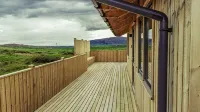Amazing cabin with warm interior, hot tub, fire place, projector & magical views - Homestays