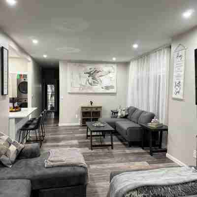 Charming 3-bedroom house with WiFi and AC in enjoyable Buffalo. Others
