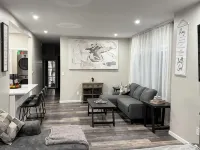 Charming 3-bedroom house with WiFi and AC in enjoyable Buffalo. โรงแรมใกล้บ้านดาร์วินมาร์ติน