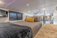 Tiny Home Lodge Near Zion and Bryce National Park HotTub, Stargazing, Epic Views - Homestays