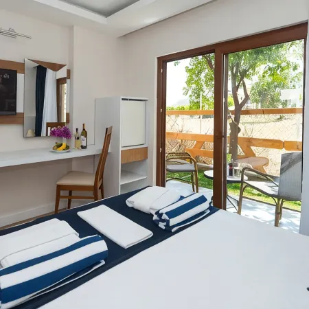 Amore Hotel Teki̇Rova