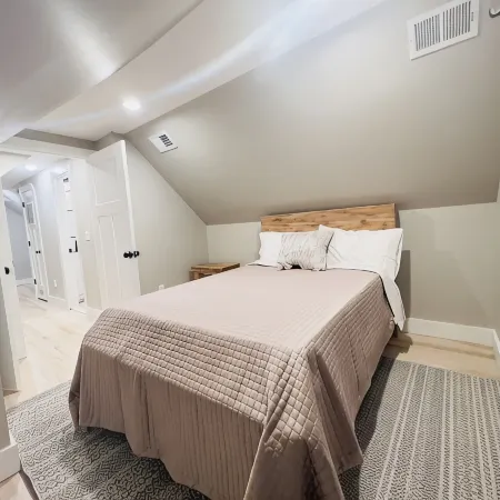Luxury New-built - Beautiful 3 bedrooms+2 bathrooms Montclair Home