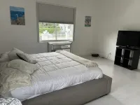 3-bedroom in Davie . WiFi, AC. Pool ,near to Sawgrass Mall, Hard Rock ,F Garden,