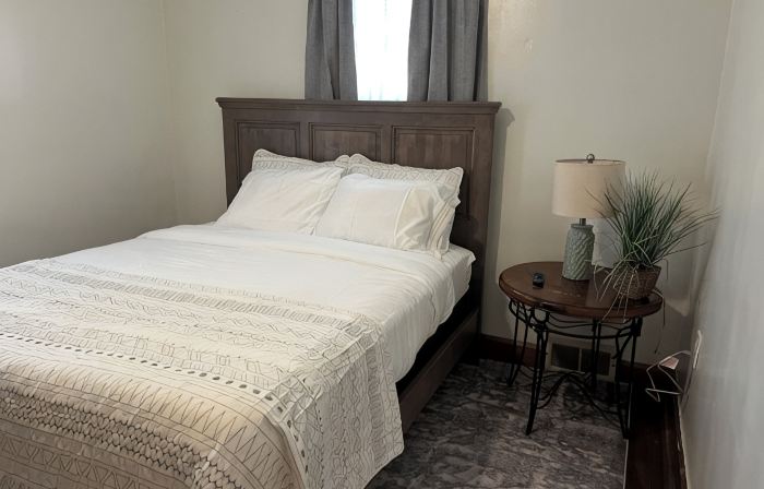 That's Amore! - Cozy 2-bedroom apartment in charming Steubenville with WiFi, AC