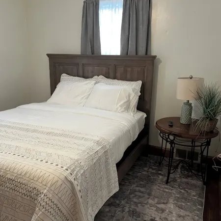 That's Amore! - Cozy 2-bedroom apartment in charming Steubenville with WiFi, AC