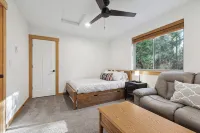 野趣喀斯喀迪亞山居迷人的斯凱科米什-距史蒂文斯山口20分鐘木屋 - 小木屋