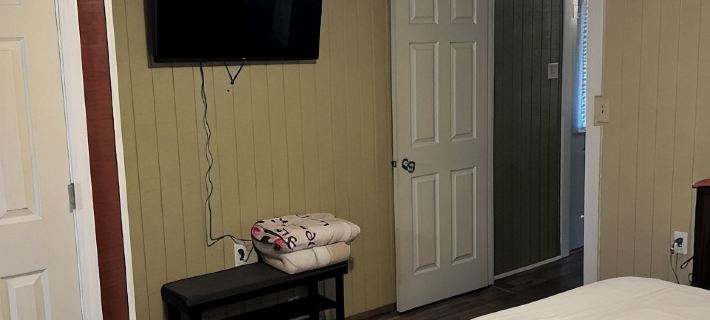 3 Bedroom 2 bath with plenty of covered parking! Hotels in Sabine County
