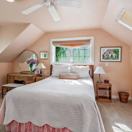 The Maple Apartment at Tudor House Vacation Rentals