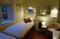 Charming, secluded, characterful cottage in the heart of Lechlade - Wifi