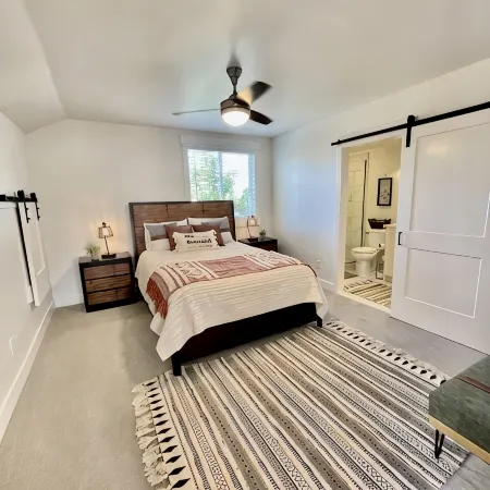 CASITA RETREAT APT: full kitchen, Sleeps 4, near Sand Hollow, Zions, & St George