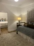 Walk to War Memorial 3-Bedroom REMODELED Home in Heart of Hillcrest - Homestays