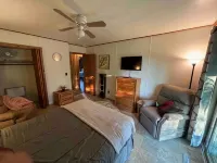 Log Cabin house on 10.5 acers of wooded land. Accommodates 20 plus guest. - 3-Sterne