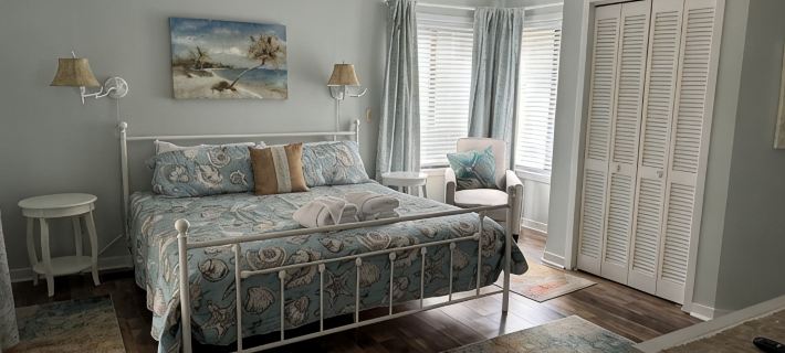 Plantation Nest-The Kerryman2. Screened porch overlooking 5th Tee Box Hotels in Colleton County