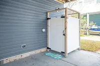 Paradox Place--Cozy Apartment on Oak Island - 2つ星