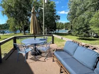 River Living - One Story - 2 bd/2ba - On the River - 2Blks to Main St - VIEWS - 3-Star