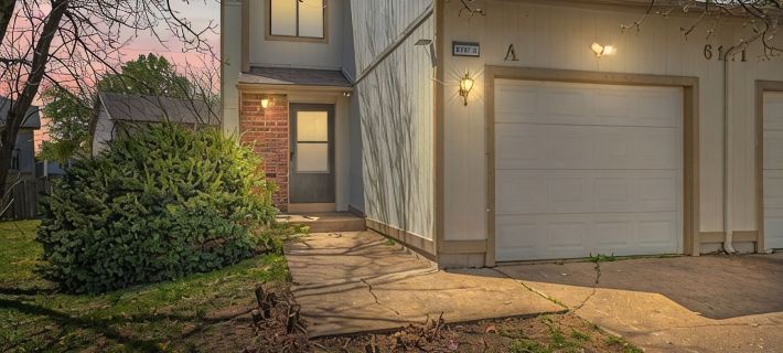 Spacious townhome - 2-bedrooms with King Beds in quite cul-de-sac - sleeps 6 Hotels in Topeka
