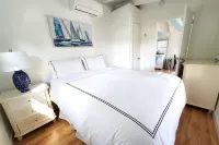 2 Bedroom Hamptons Waterfront Cottage Rental - Pool