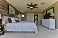 Cozy Cottage on the River - Homestays