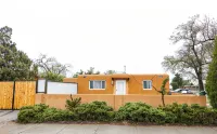 Charming 2-bedroom casita with WiFi, AC in fabulous Albuquerque, New Mexico - บังกะโล