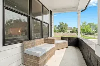 Aveline’s Abode - N. Corktown - Bungalows
