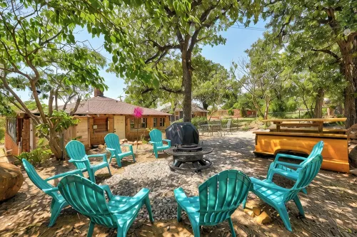 WATER FRONT-HOT TUB- WALKING DISTANCE to main strip. Cobblestone Retreat - 4 tähden