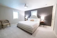 Secluded luxury House in the Hills w/king bed - 4-Star