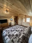 Rustic Tobacco Barn Cabin in the heart of Yadkin Valley Wine Country - Chalets