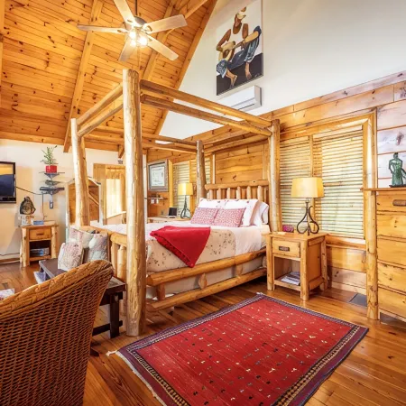 NEW! Luxury Nantahala Cabin with Mtn Views, SoakTub, Fire Pit