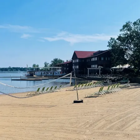 Cozy Lakeview Cabin in the heart of Breezy Point Resort