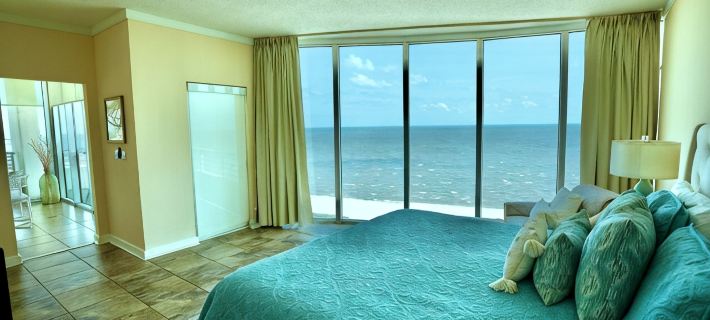 Ocean Front, Amazing Balcony with Floor to Ceiling Windows. Sunsets & Sunrise. Hotels in Biloxi