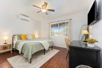 Village House - Hot Tub, Pool, walk to downtown shops - Pools
