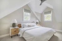 Walk to Shops & Lake/Hiking, EV Charger, Fire Pit! - 4 stjerner