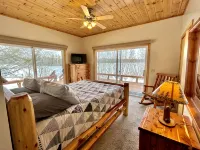 Stunning Lakehouse with hot tub & tree house - Hytter