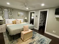 Winter Lakeside Retreat on Locke Lake — Stunning Views & Private Hot Tub Hotels in Barnstead