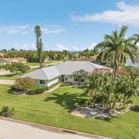 Waterview! 5 bdrms! 10 minutes to Fort Myers Beach