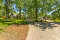 8 Bdrm🏆29ppl Hotub,Pool,Pond, 9miles Chatt - 浴缸