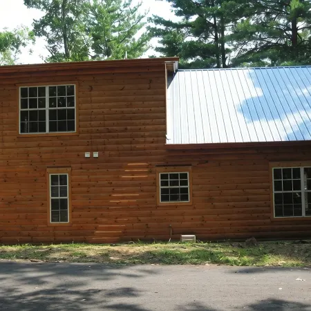 Beautiful real log cabin - hot tub, pool table, great view, WI-FI Internet