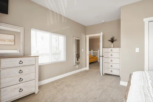 3 Mins to Downtown! Newly Remodel 2BR/2BR W/Jacuzzi & Deck - Bungalow