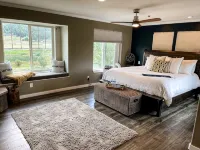 Newly remodeled riverside location a stroll from all which Pagosa has to offer! - Balkoner