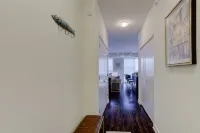 "Serenity of Evanston" 2 BDR/2Bath Modern-Luxe Suite - 4 ดาว