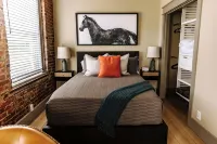 WILLIAM FORREST SUITE                                    Newly renovated suite! - บูติค