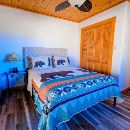 Fully Remodeled Cabin with breathtaking views 베일리 호텔