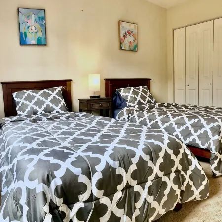 Work/Vacation Townhouse #1 - 3 bdrm / 2.5 bath Ensuite
