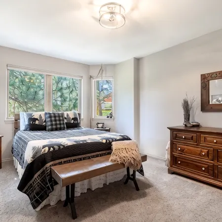Peaceful getaway in the woods with fully fenced yard- Pet friendly! 베일리 호텔