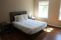 Cozy Home Near Downtown, Shops, and Restaurants. - Wifi