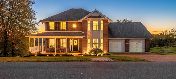 ROSELAWN RETREAT: Firepit, Gameroom, Views! Huge Gorgeous home 5 mins to the Ark Hotels in Williamstown