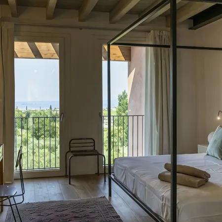 Charming rental villa, magnificent views of Lake Garda, park and private pool